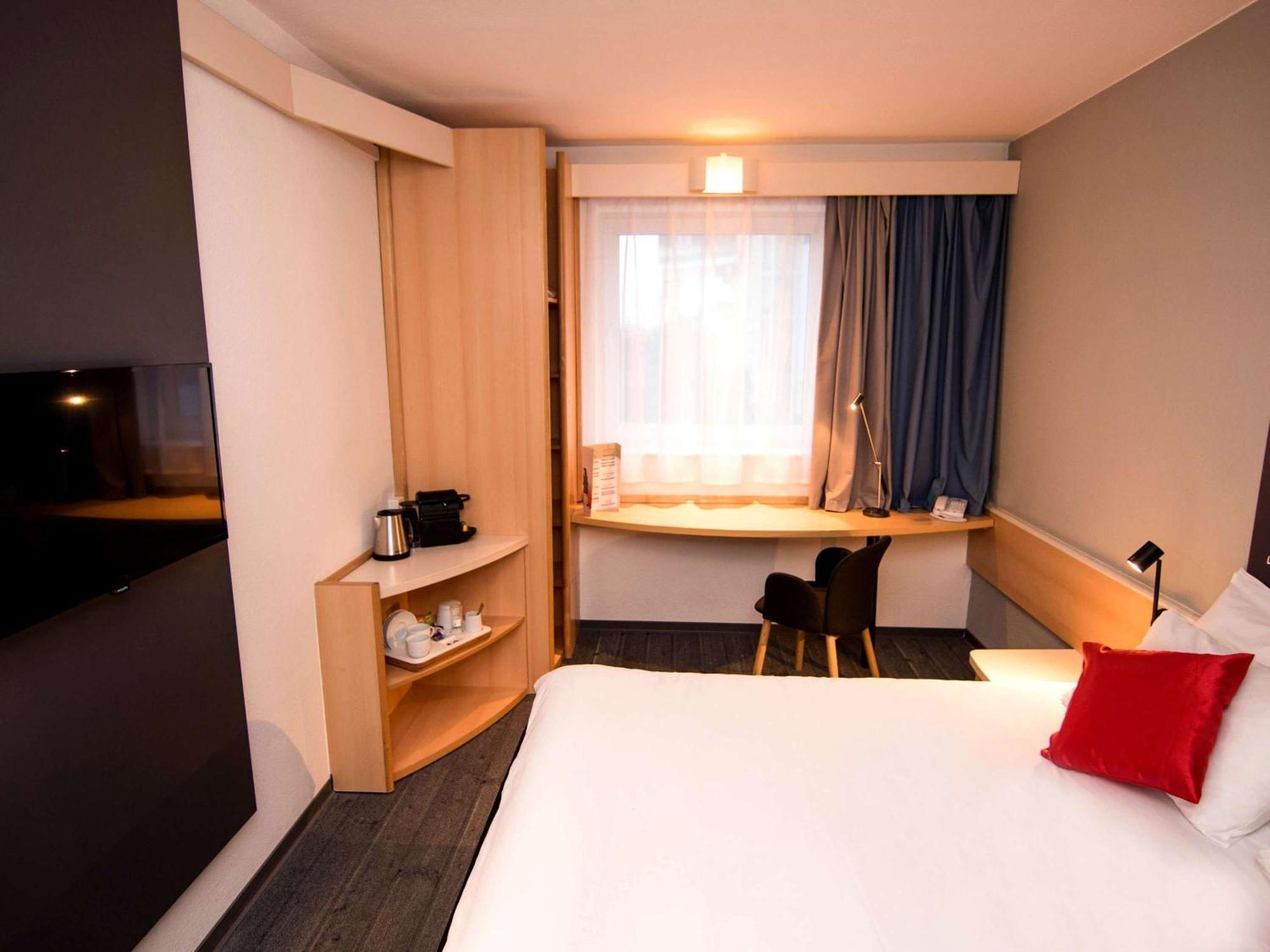 Ibis Poznan Stare Miasto Luaran gambar