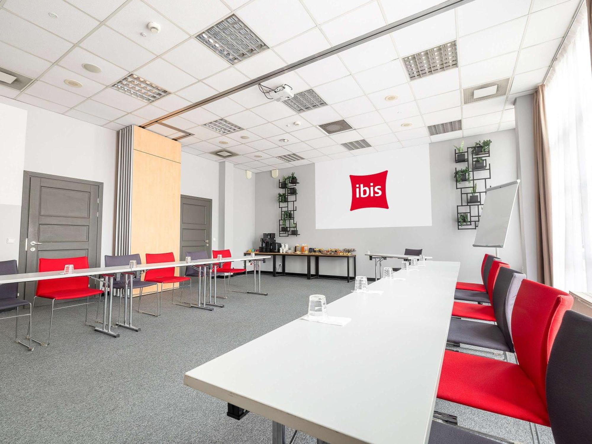 Ibis Poznan Stare Miasto Luaran gambar