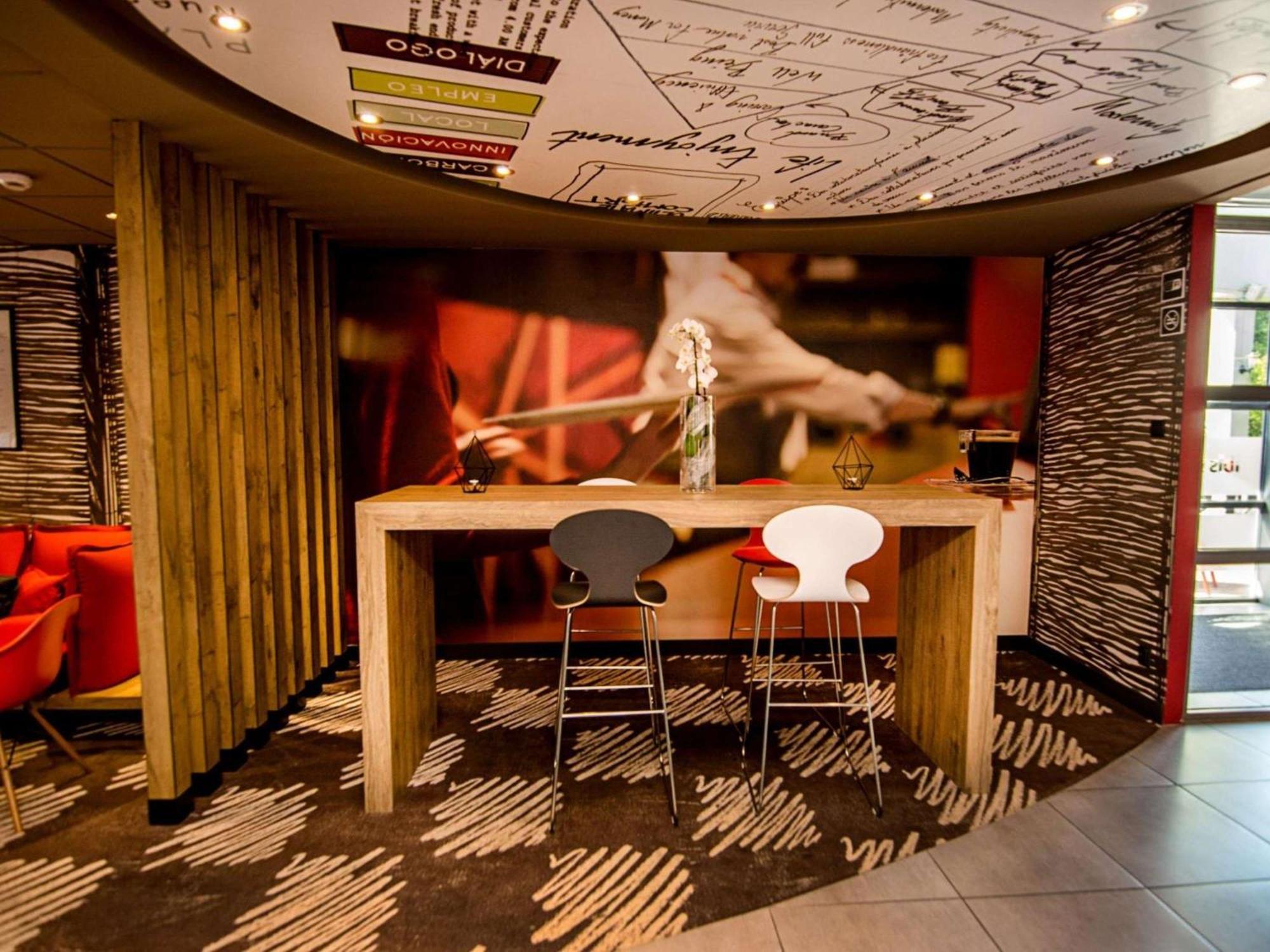 Ibis Poznan Stare Miasto Luaran gambar