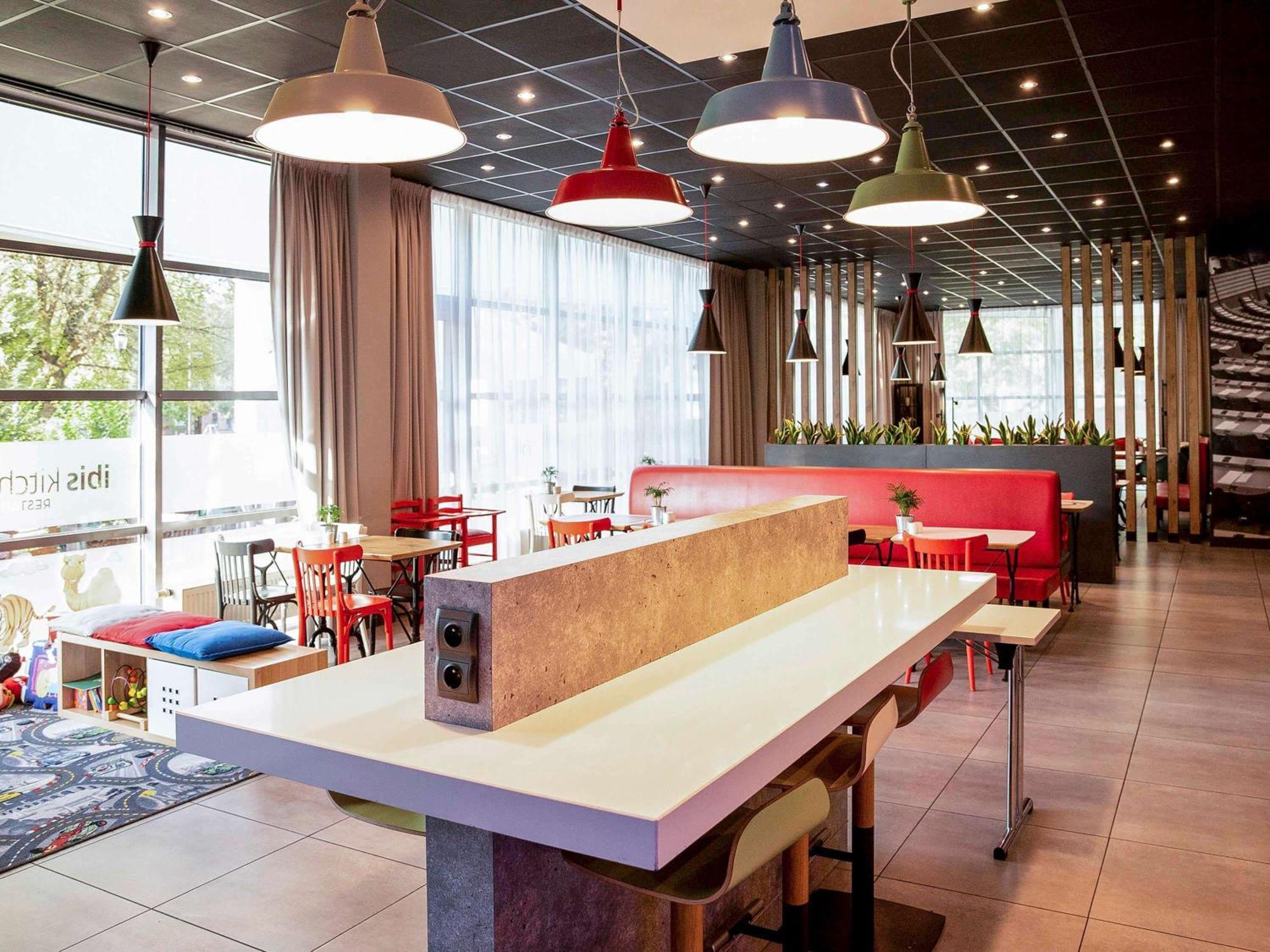 Ibis Poznan Stare Miasto Luaran gambar