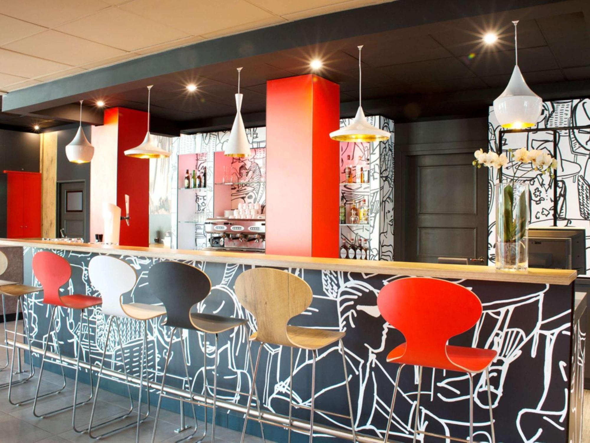 Ibis Poznan Stare Miasto Luaran gambar