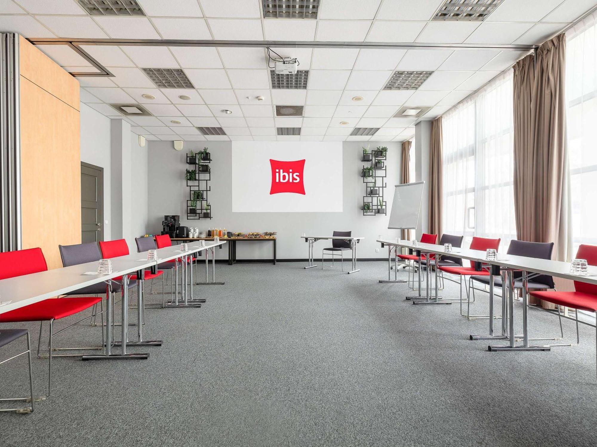 Ibis Poznan Stare Miasto Luaran gambar