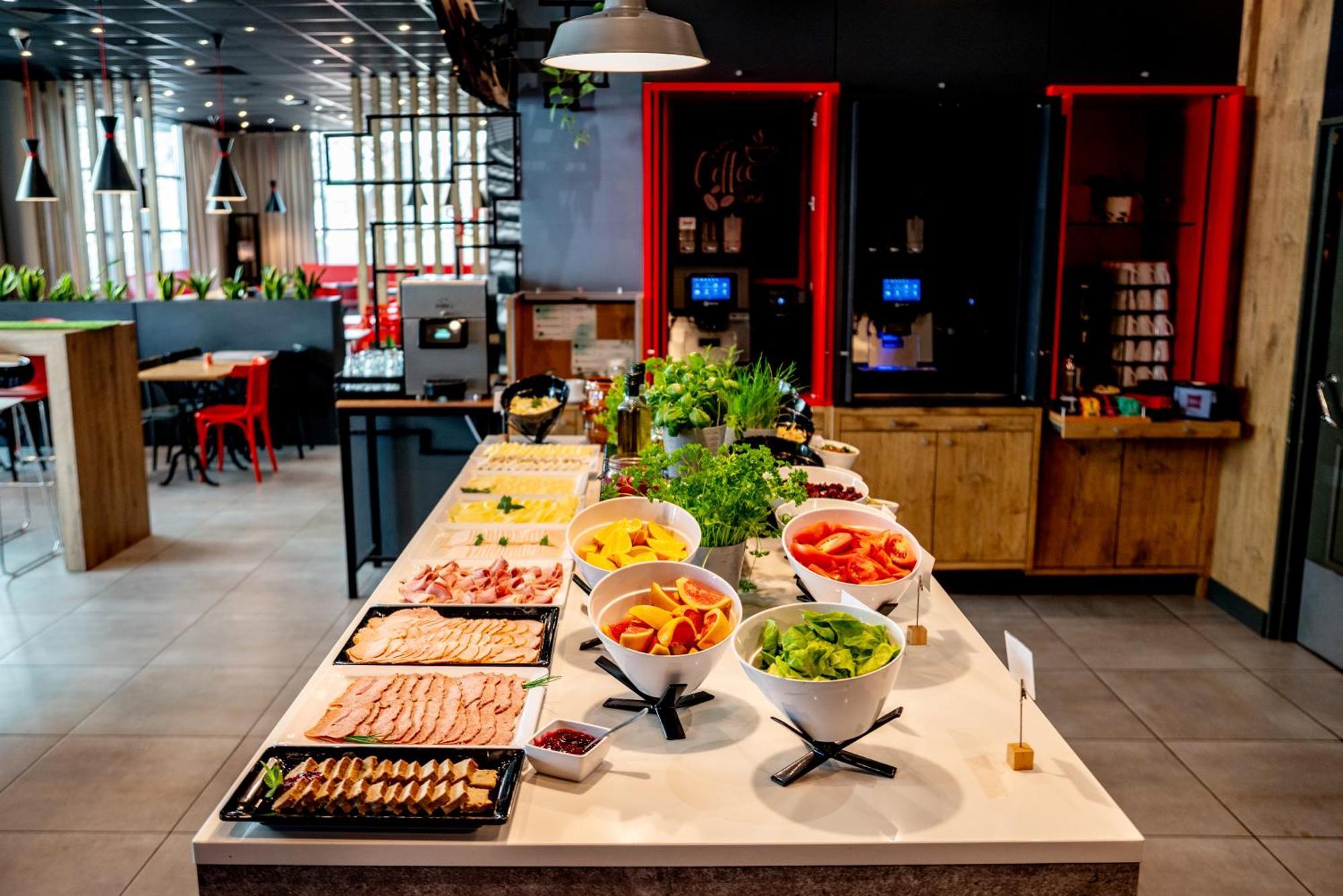 Ibis Poznan Stare Miasto Luaran gambar